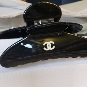 CHANEL Glossy Black Hair Clip